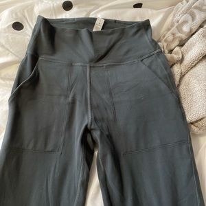 Lululemon Joggers w pockets . Barely worn